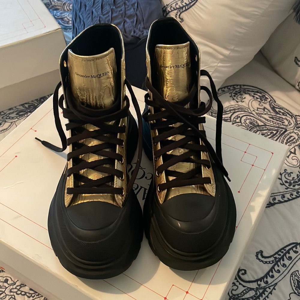 Black & gold McQueens